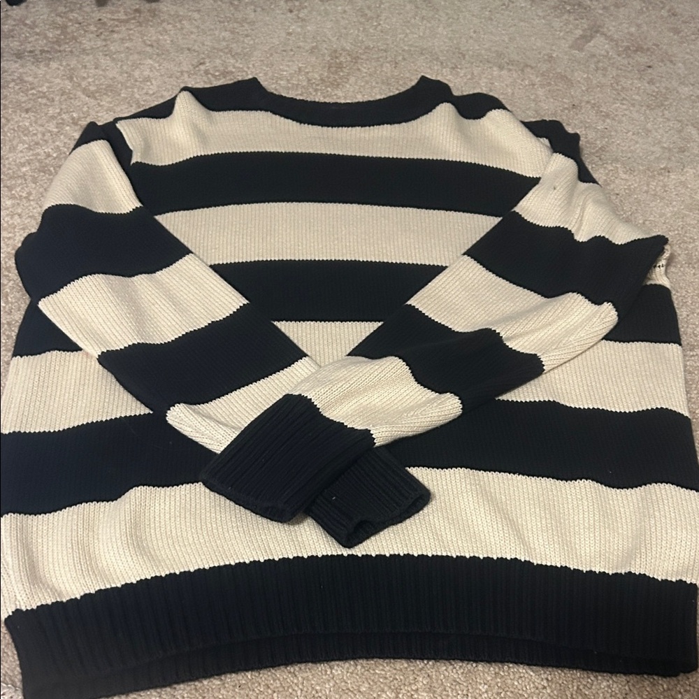Brandy Melville Black and Cream Knit Top